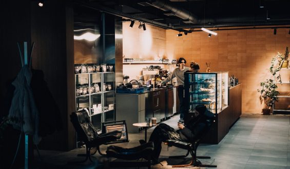 Der Flagship-Store des 1. Korps „Asow“ in Kiew: Krieg und Marketing