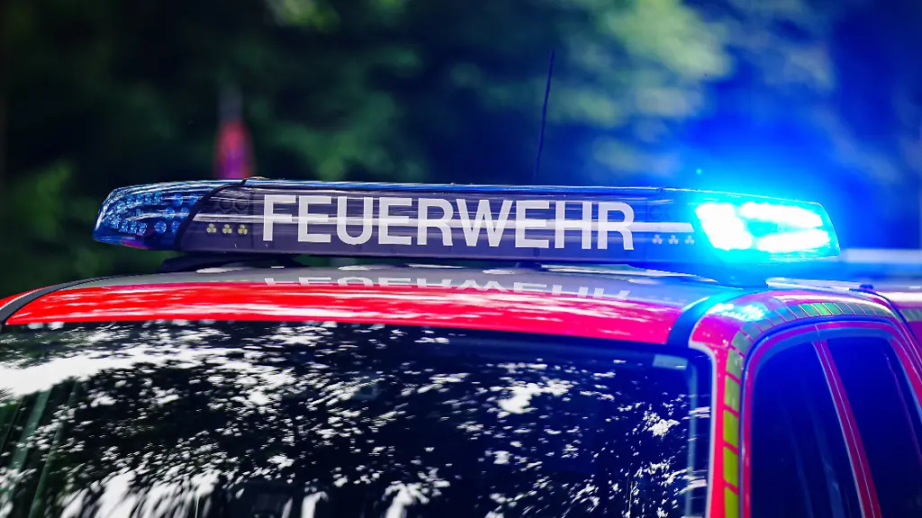 Gericht hebt Bußgeld gegen Feuerwehrmann wegen Tempoüberschreitung auf