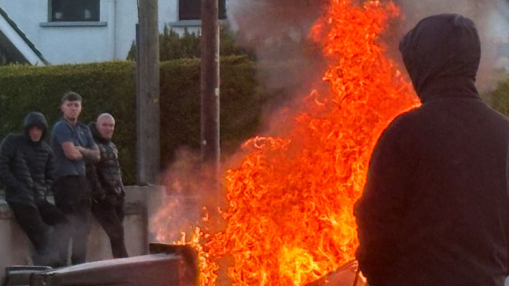 Unruhen in Belfast nach Messerangriff
