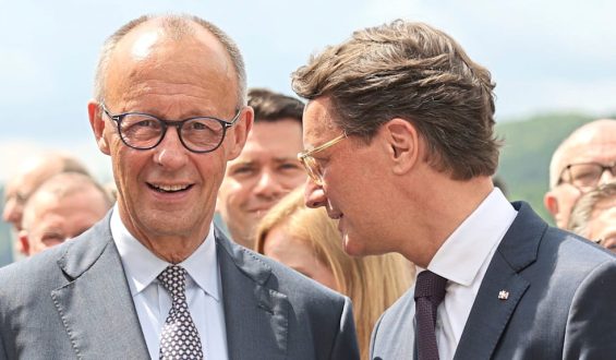 Kanzlertausch-Spekulationen: Merz und Wüst demonstrieren Einigkeit
