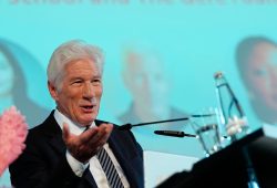 Richard Gere kritisiert Trump und die Migrationspolitik