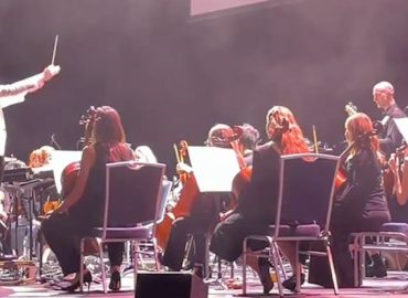 Ungeplante Rettung: Zuschauer spielt spontanes Solo im Konzert