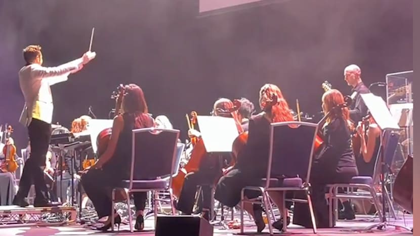 Ungeplante Rettung: Zuschauer spielt spontanes Solo im Konzert