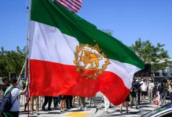 Iranische Widerstandsflagge löst Kontroversen bei der Fußball-WM in Los Angeles aus