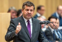 Der Druck auf Sachsen-Anhalts Ministerpräsidenten wächst