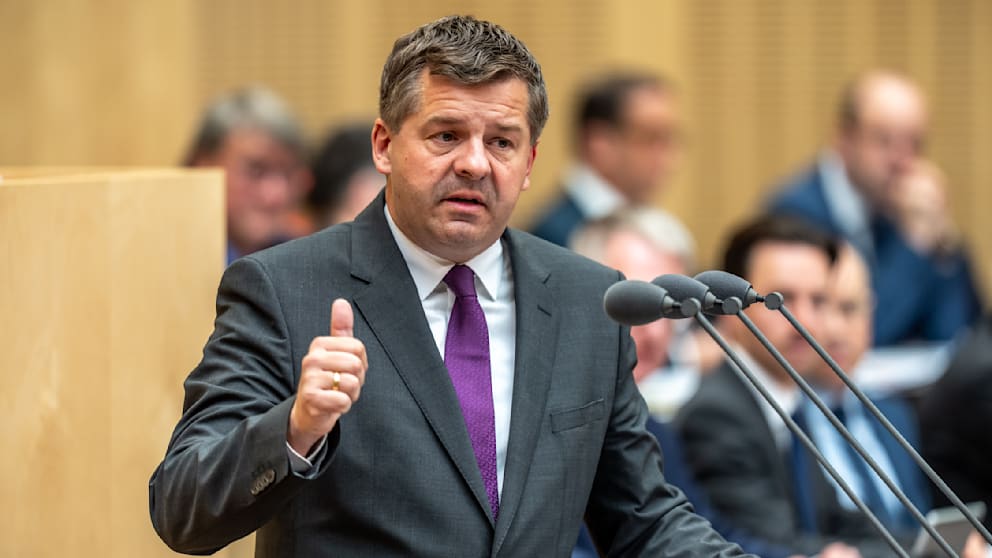 Der Druck auf Sachsen-Anhalts Ministerpräsidenten wächst