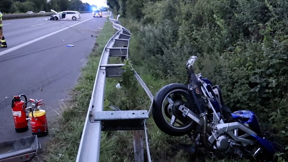 Schwerer Verkehrsunfall auf der A555 bei Bornheim