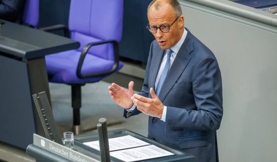 Kanzler Merz fordert zu Reformen auf und stößt auf Kritik
