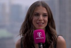 Laura Wontorra sorgt für Lacher mit frechem Spruch