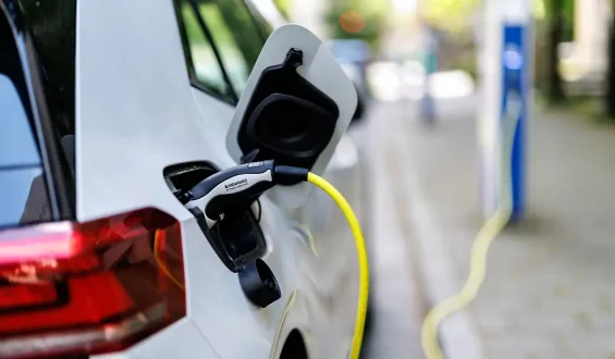 Staatliche Förderung und E-Auto-Markt: Chancen und Herausforderungen