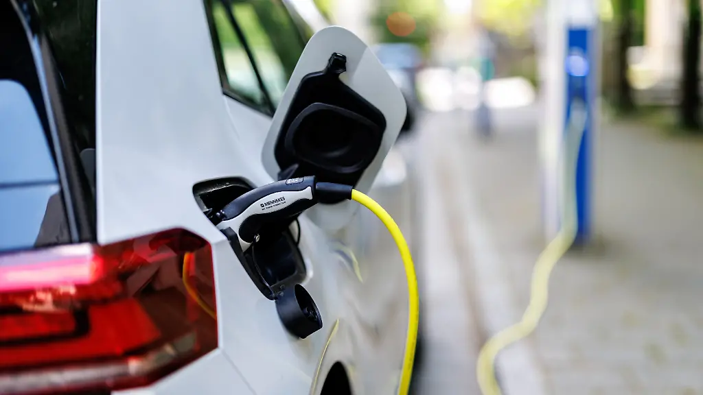 Staatliche Förderung und E-Auto-Markt: Chancen und Herausforderungen