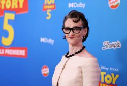 Joan Cusack gibt ihr Comeback auf dem roten Teppich