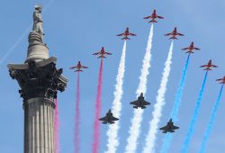 König Charles feiert Geburtstag mit „Trooping the Colour“