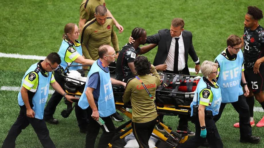 Emotionaler Empfang für verletzten Ismael Koné im Stadion