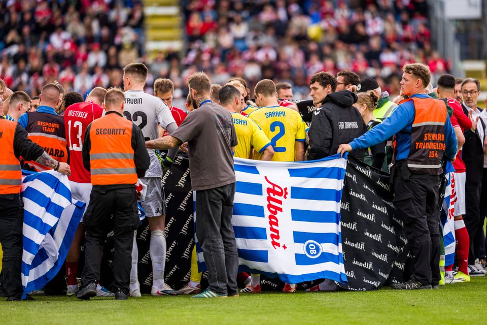 Christian Eriksen erneut zusammengebrochen: Teamarzt gibt Entwarnung