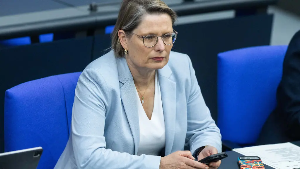 Justizministerin Hubig plant Beschränkungen für Zweitmarkt-Ticketpreise