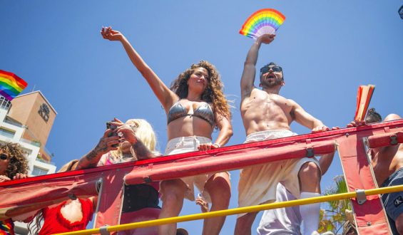 Tausende feiern bei der Pride in Tel Aviv