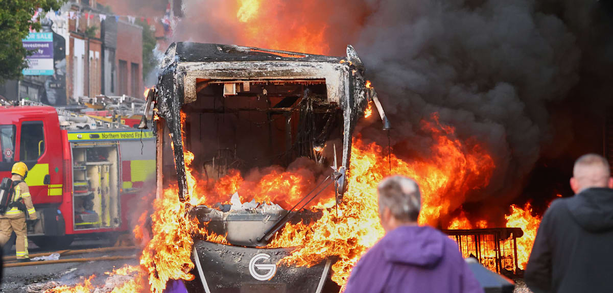 Nach Messerattacke: Eskalation und Proteste in Belfast