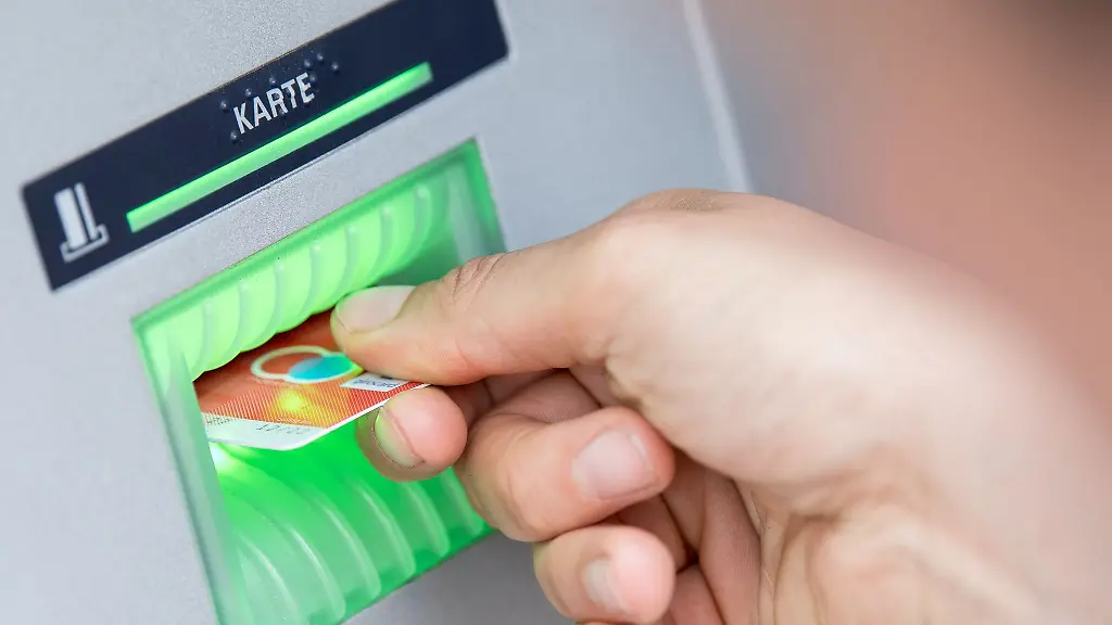Deutsche Verzichten auf Rendite: Über 10.000 Euro auf Girokonten