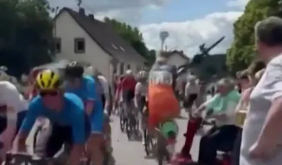Schwerer Unfall bei der Trofeo Saarland: Senioren-Scooter verursacht Radfahrerkollision