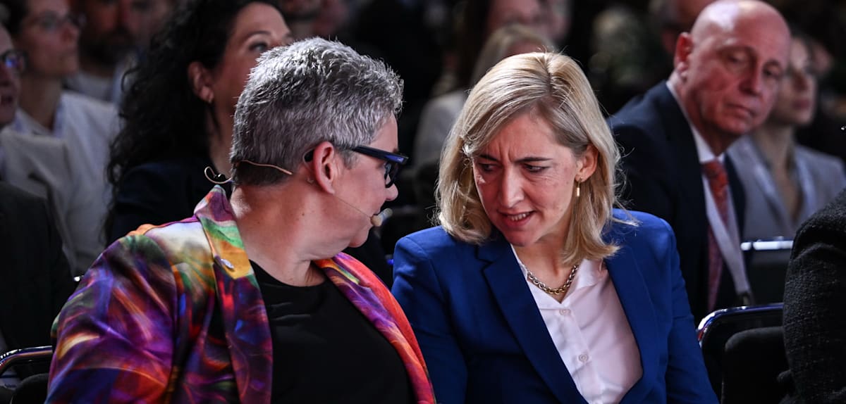Heftige Kritik an Warkens Pflege-Plänen
