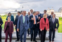 Kanzleramt: Schwarz-rote Koalition diskutiert mit Sozialpartnern über Reformen