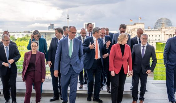 Kanzleramt: Schwarz-rote Koalition diskutiert mit Sozialpartnern über Reformen
