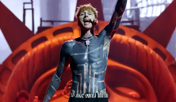 Machine Gun Kelly kam nach Blackout-Tattoo verändert und inspiriert hervor