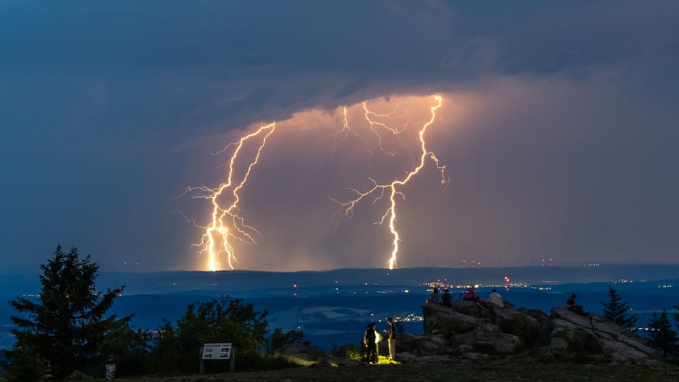 Heftige Unwetter über Deutschland mit Verletzten