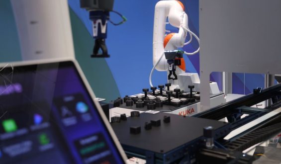 Roboterhersteller Kuka auf der Hannover Messe: Beliebte Übernahmeziele