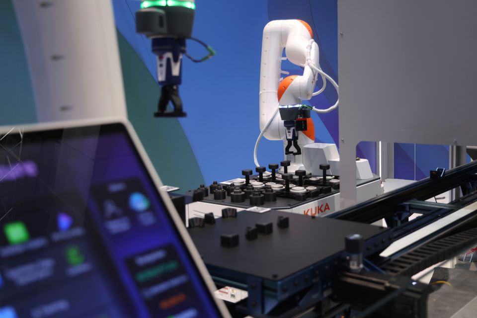 Roboterhersteller Kuka auf der Hannover Messe: Beliebte Übernahmeziele