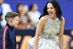 Katy Perry begeistert mit Show vor USA-Paraguay Spiel