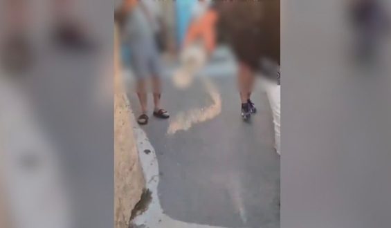 Morbide Aktion auf Santorini