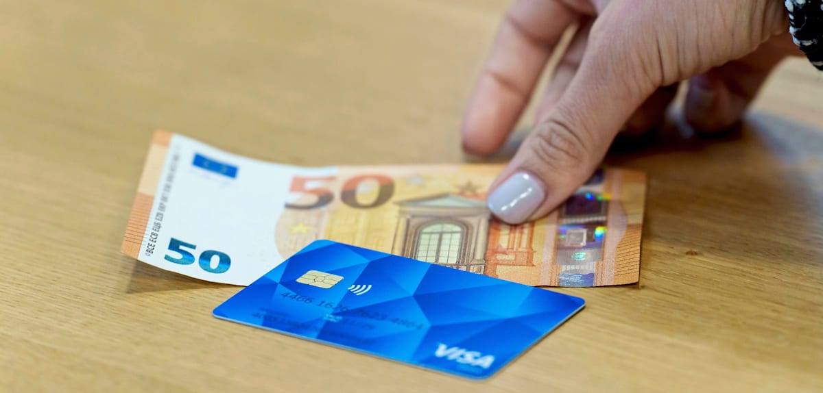 Kritik an Bezahlkarte für Migranten wegen Tauschbörsen