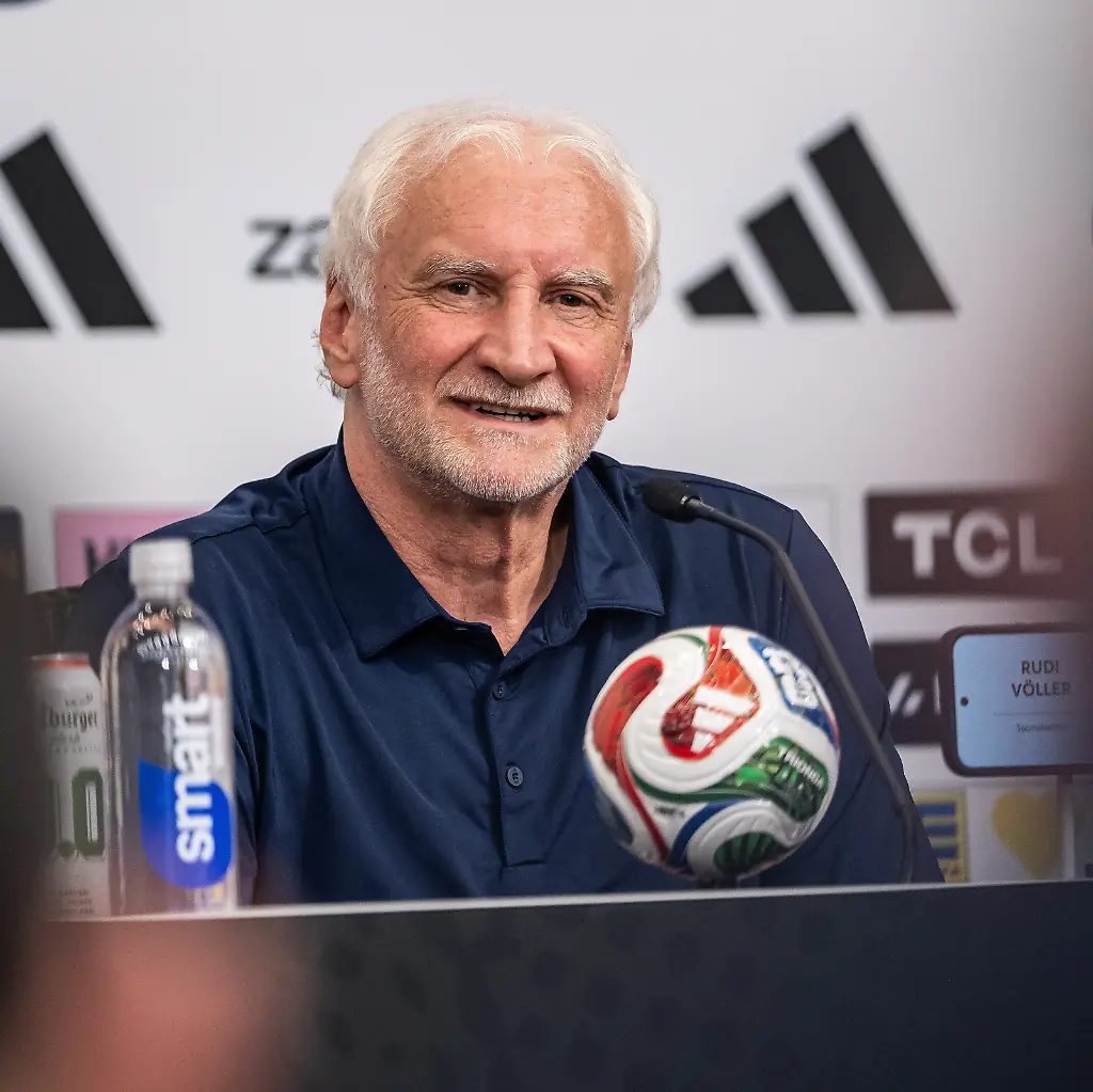 Rudi Völler warnt die Fußball-Nationalmannschaft