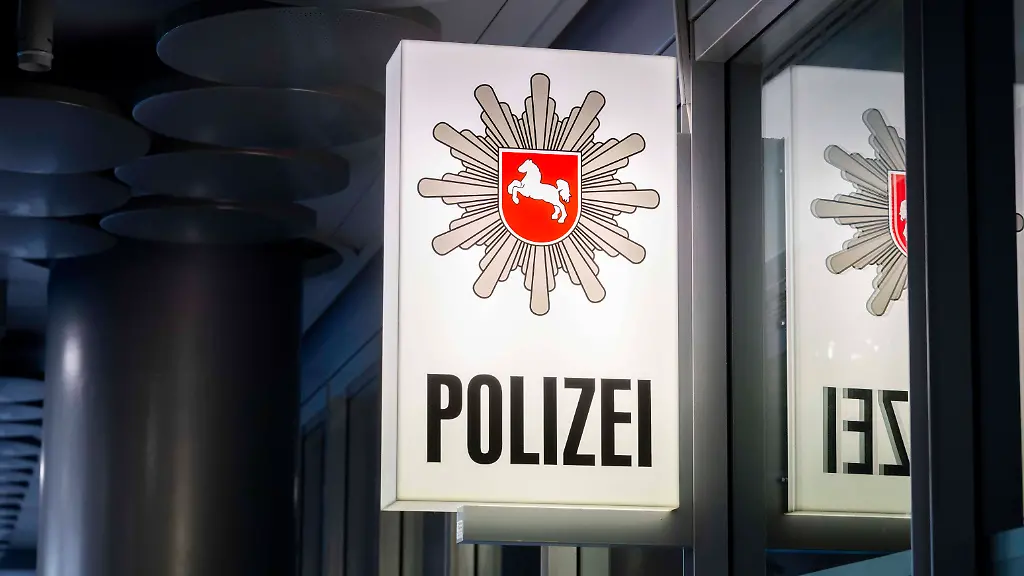 Jugendlicher Tatverdächtiger stellt sich nach Schuss auf Polizisten