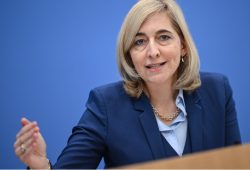 Warkens Reformvorschlag: Weniger Rente für pflegende Angehörige