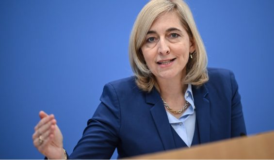 Warkens Reformvorschlag: Weniger Rente für pflegende Angehörige