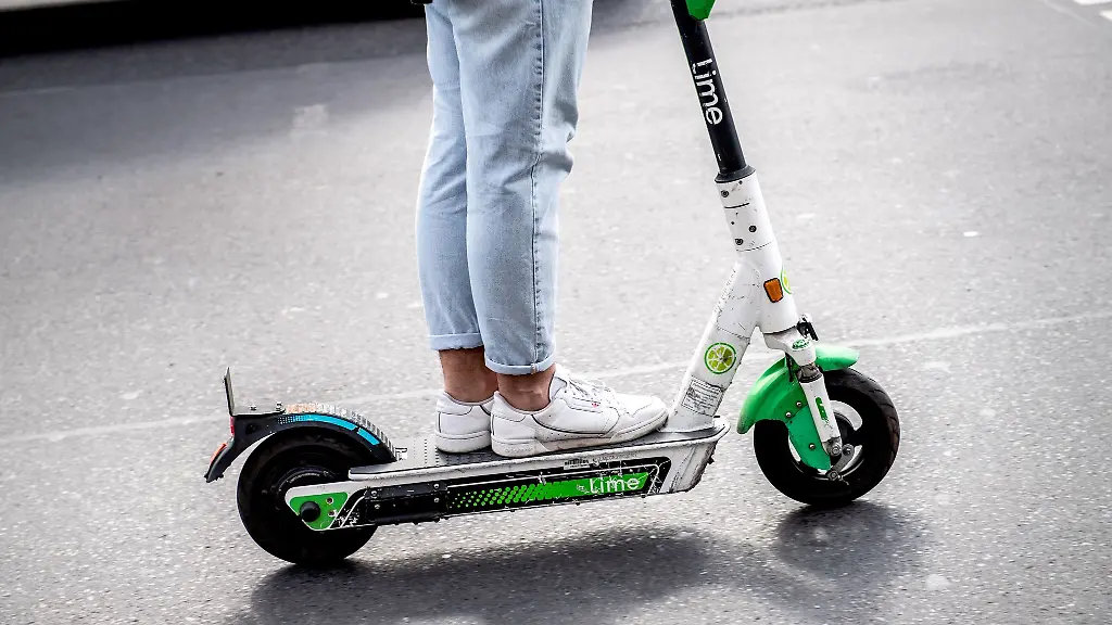 Erhöhung der Fahrtsicherheit bei E-Scootern: Neue Regeln ab März 2027