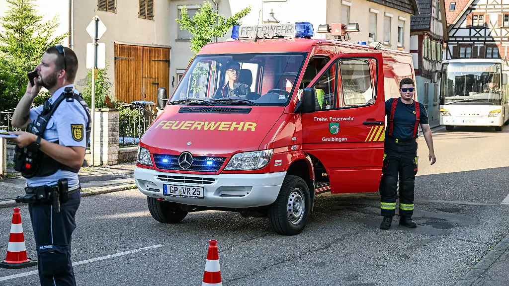 Gefahr gut auf der A8: Evakuierungen wegen Explosionsgefahr