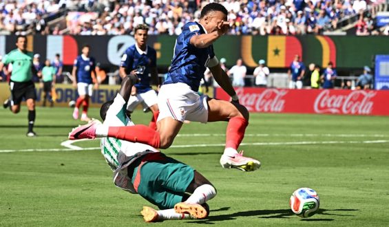 Debatte über Schiedsrichterentscheidung bei der WM