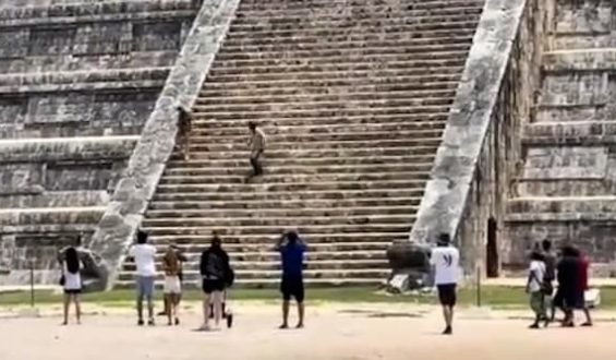 Touristen besteigen verbotene Maya-Pyramide und riskieren Strafen
