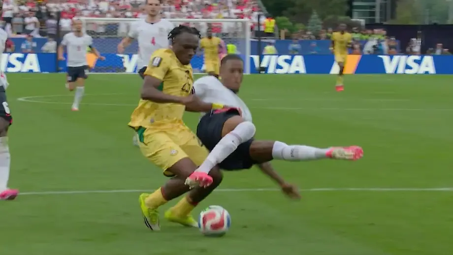 England entgeht Elfmeter, Ghana verärgert