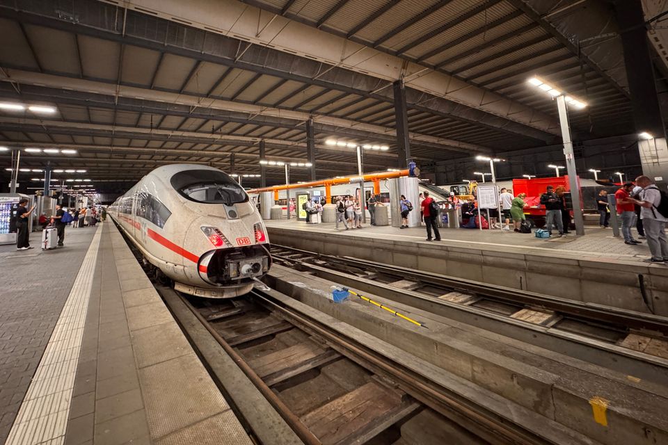 Bahnverkehr nach bundesweitem Ausfall wieder aufgenommen