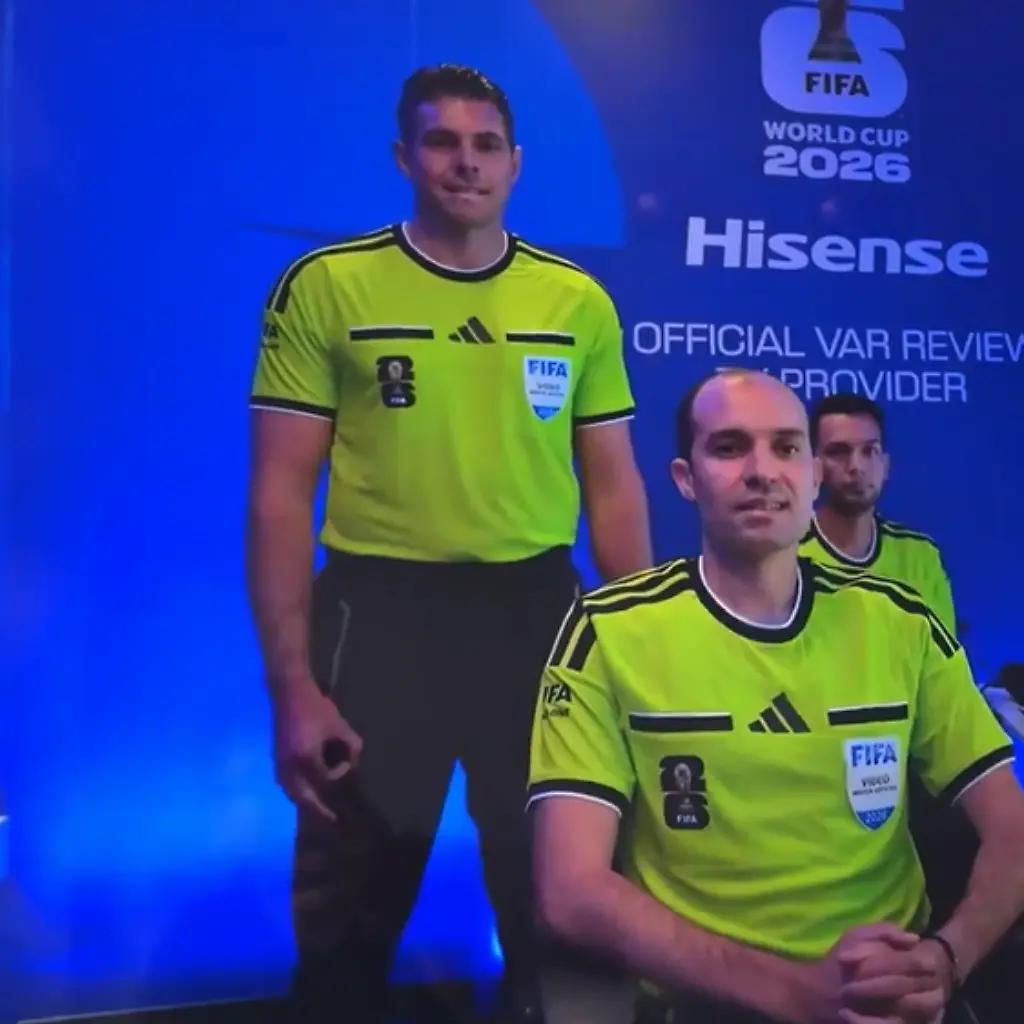 VAR muss sich bei FIFA für umstrittene Geste erklären