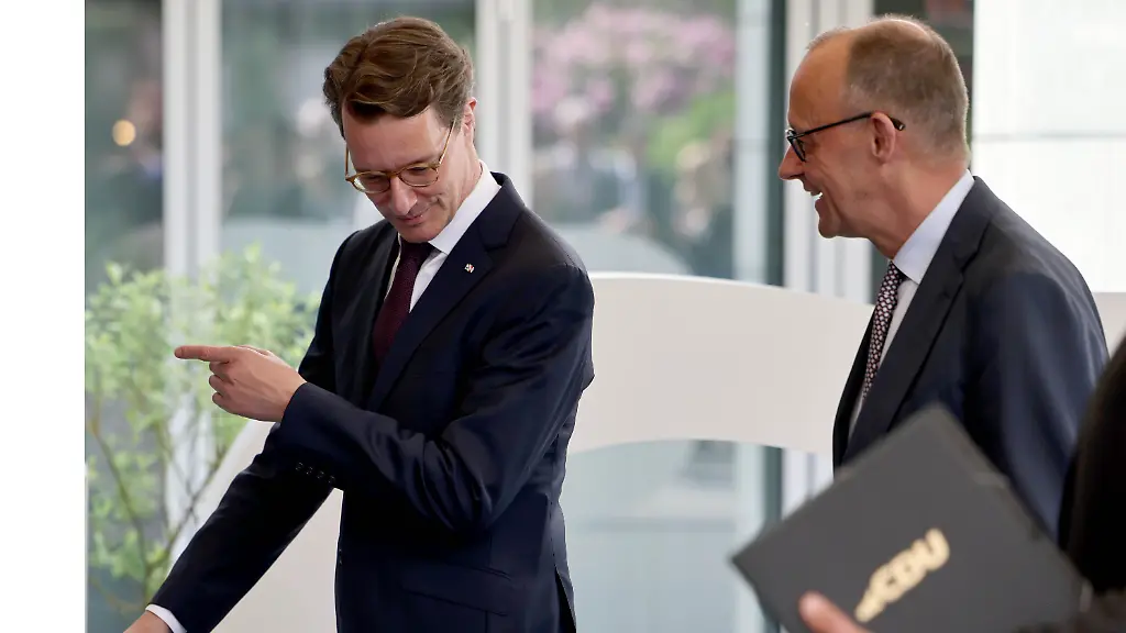Kanzlertausch-Debatte: Wüst und Merz weisen Spekulationen zurück