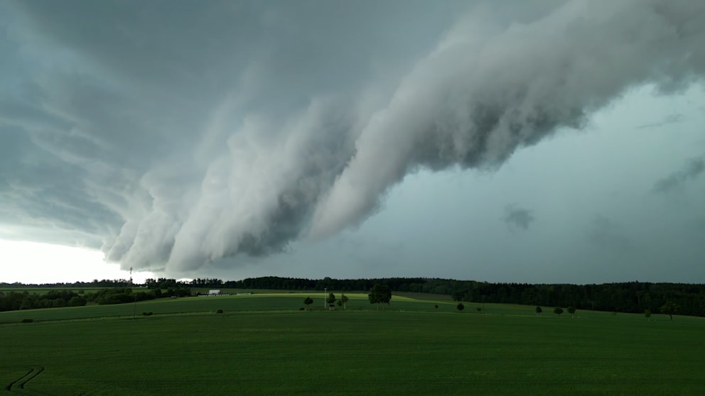 Gewitterfront bringt Turbulenzen zum Wochenstart