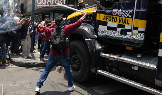 Lehrerproteste eskalieren vor WM-Beginn in Mexiko