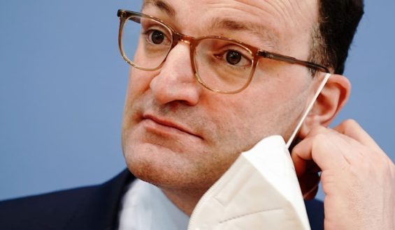 Masken-Deal von Spahn vor Gericht: Millionen-Forderung eines Hamburger Unternehmens