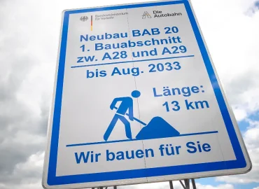 Beginn des Ausbaus der A20 in Niedersachsen unter Protest